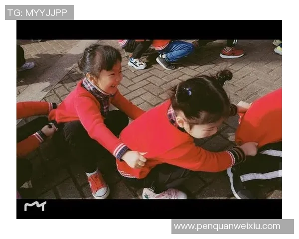 幼儿与足球明星亲密合影展现梦想与希望的美好瞬间