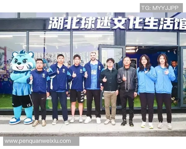 武汉篮球队耐力变革引发热议球迷期待新赛季的精彩表现与突破 武汉篮球队耐力变革引发热议球迷期待新赛季的精彩表现与突破